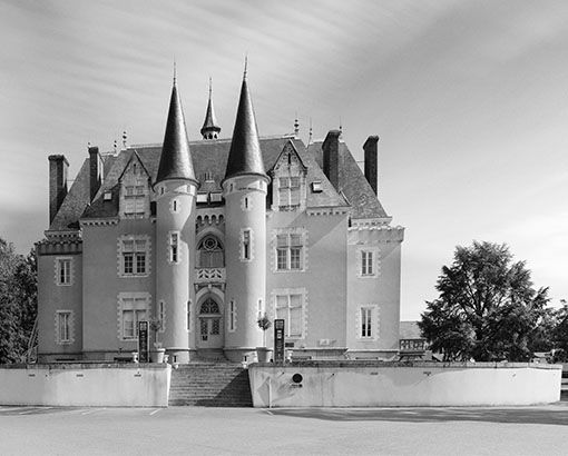 Le lycée Saint-Yves a été créé en 1962. Le lycée Saint-Yves a été créé en 1962.