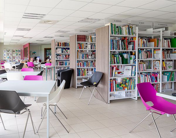 Le lycée Saint-Yves accompagne les élèves dans leurs apprentissages Le lycée Saint-Yves accompagne les élèves dans leurs apprentissages