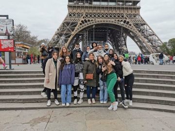 Séjour à Paris

JOUR 1 Les élèves de capa 1 sapver ont apprécié de découvrir les monuments parisiens grâce à la balade commentée en bateau mouche, une...