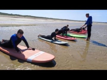 Dans le cadre du projet d’éducation santé développement durable, les élèves de seconde sont allés à Quiberon faire du surf. De la glisse et beaucoup de plaisir…