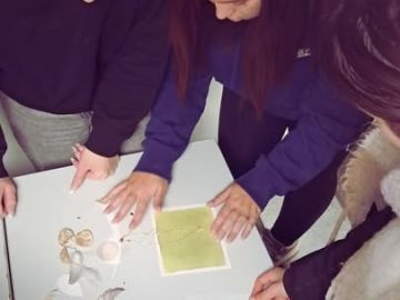 🎨 Semaine 100% artistique pour nos 1ères Vente et SAPAT !
Objectif : préparer leur CCF MG3 — “développer son identité culturelle” — en plongeant dans...