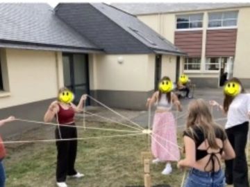 C'est reparti pour le CAP AEPE par apprentissage, session 2025-2026. 
Une vingtaine d'apprentis sont rentrés hier à l'UFA St Yves. 
Bonne humeur,...