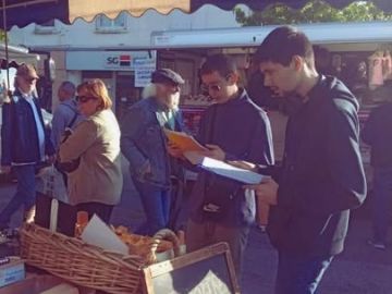 ☀️ Vendredi dernier, les élèves de 2nd vente ont troqué leur salle de classe pour le marché de Bruz 🥕.

🫱🏻‍🫲🏼 Discussion avec les commerçants, découverte du...