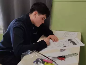 Dernière ligne droite ! 🏁

Nos 3èmes ont passé leur 2e DNB blanc dans des conditions similaires à celles de l’examen officiel.
Cet entrainement est...