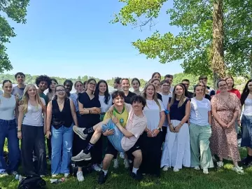 Clap de fin pour nos terminales ! 🎬

Nos terminales ont fêté leur dernier jour au lycée avec une bataille d'eau et un pique-nique de promo sous les arbres !...
